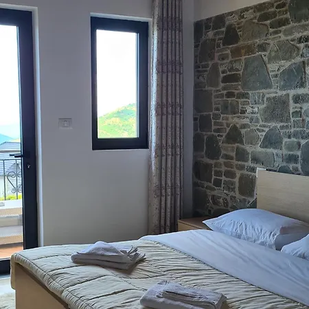 Sofra E Shpatit Otel 4*