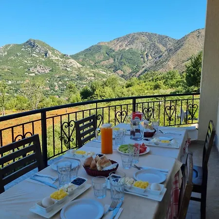 Sofra E Shpatit Hotel Gjinar